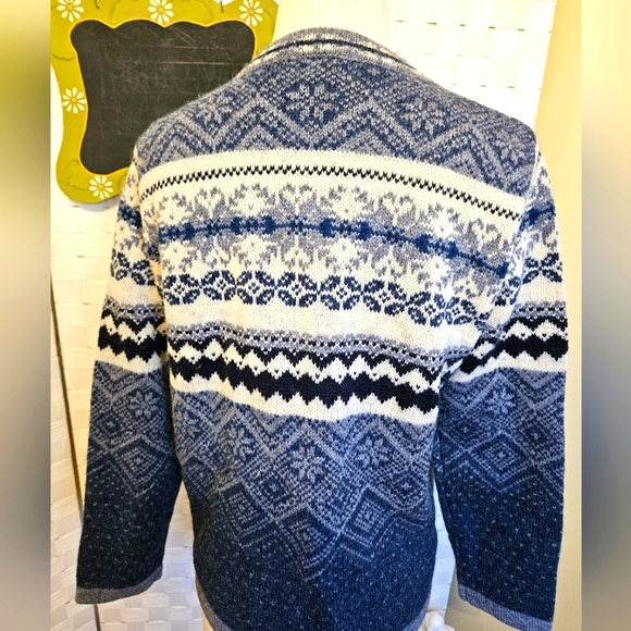 Skyr Fair Isle 100% wool cardigan size medium - Picture 2 of 5
